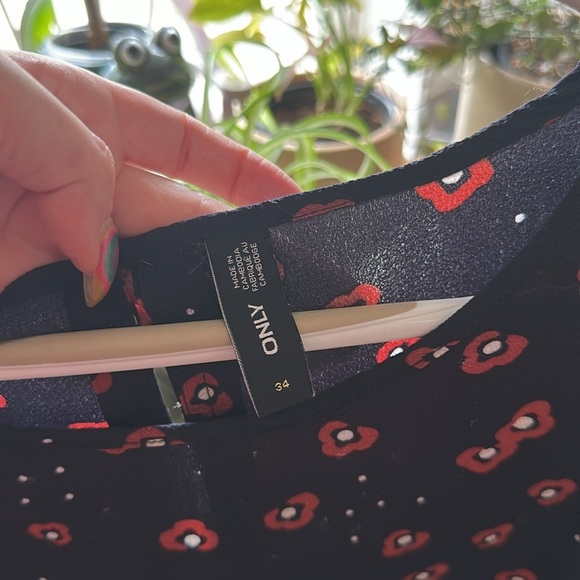 ONLY | Dress Short Sleeve Blouse - Picture 2 of 9